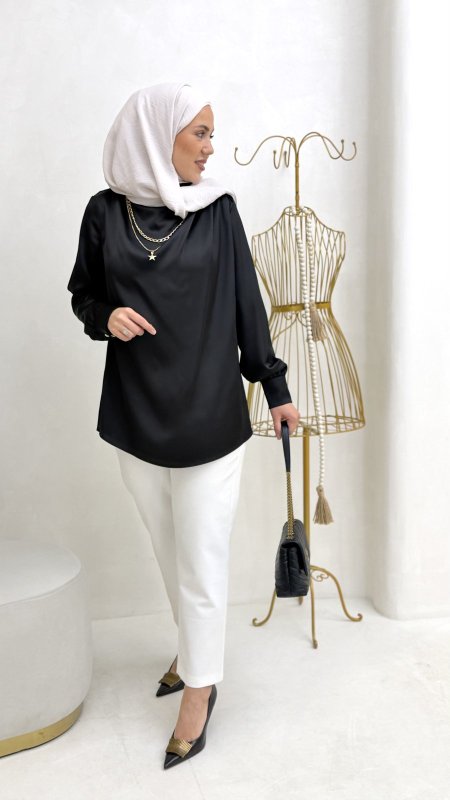 قميص مع اكسسوار