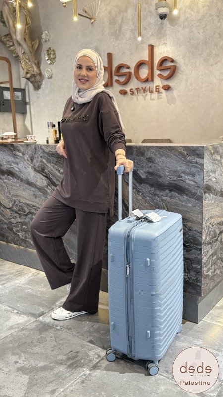 طقم السفر تطريز على الصدر